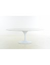 Mesa blanca, mármol y pata aluminio
